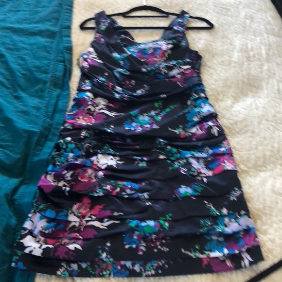 Dress - Picture 2 of 2